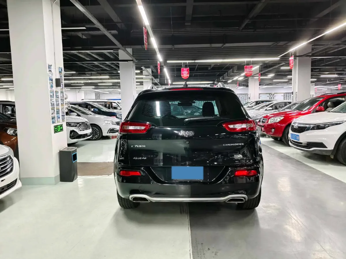 2017 Jeep Cherokee 2.4L 175HP L4 9AT,autocango,china used car exporter,china ev exporter,chinese used car exporter,chinese used ev exporter