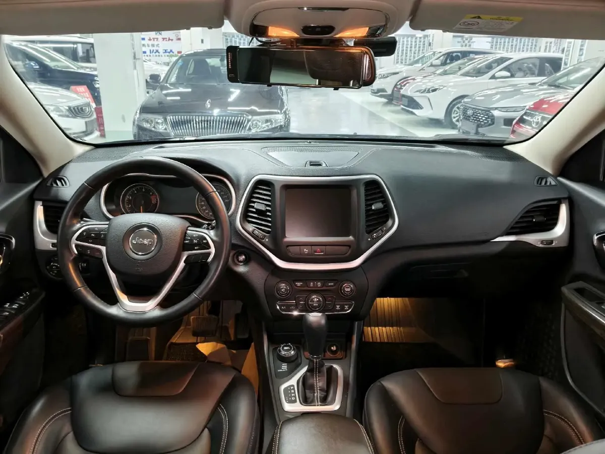 2017 Jeep Cherokee 2.4L 175HP L4 9AT,autocango,china used car exporter,china ev exporter,chinese used car exporter,chinese used ev exporter