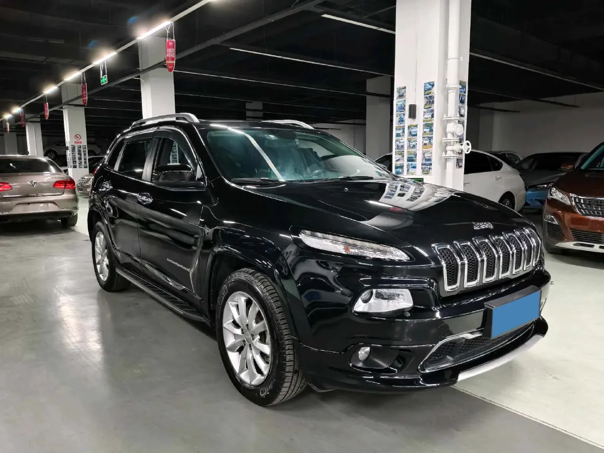 2017 Jeep Cherokee 2.4L 175HP L4 9AT,autocango,china used car exporter,china ev exporter,chinese used car exporter,chinese used ev exporter
