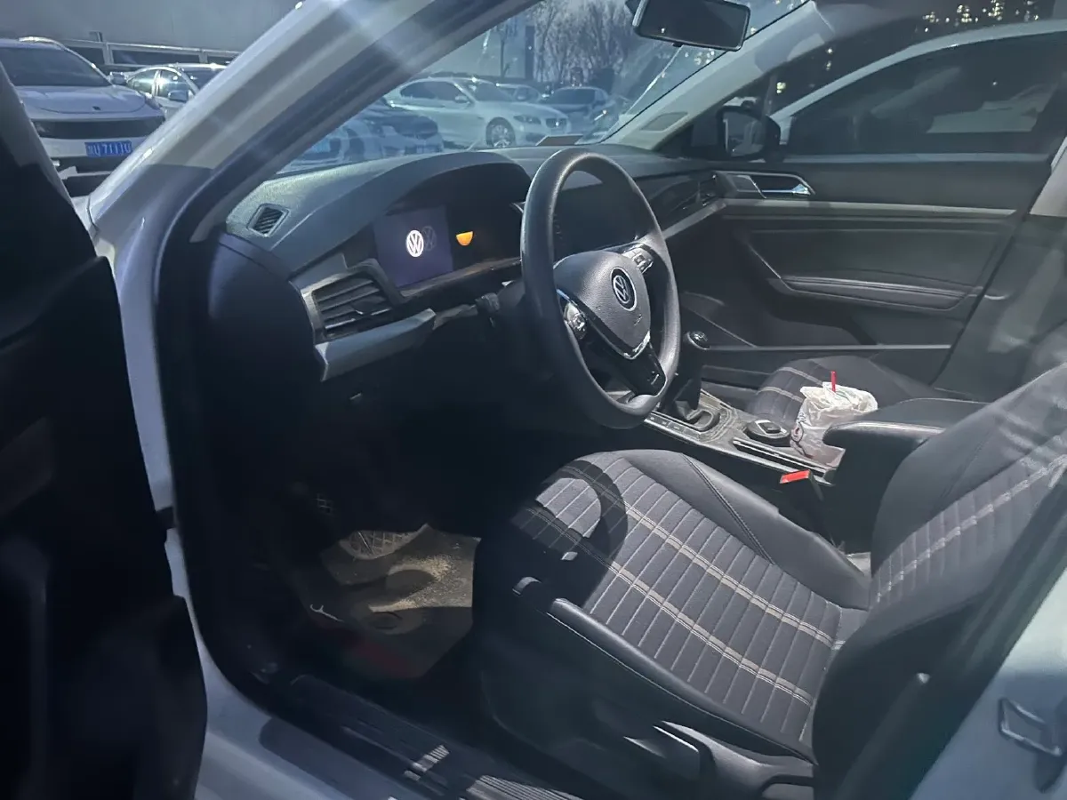 2021 Volkswagen Lavida 1.5L 113HP L4 5MT,autocango,china used car exporter,china ev exporter,chinese used car exporter,chinese used ev exporter