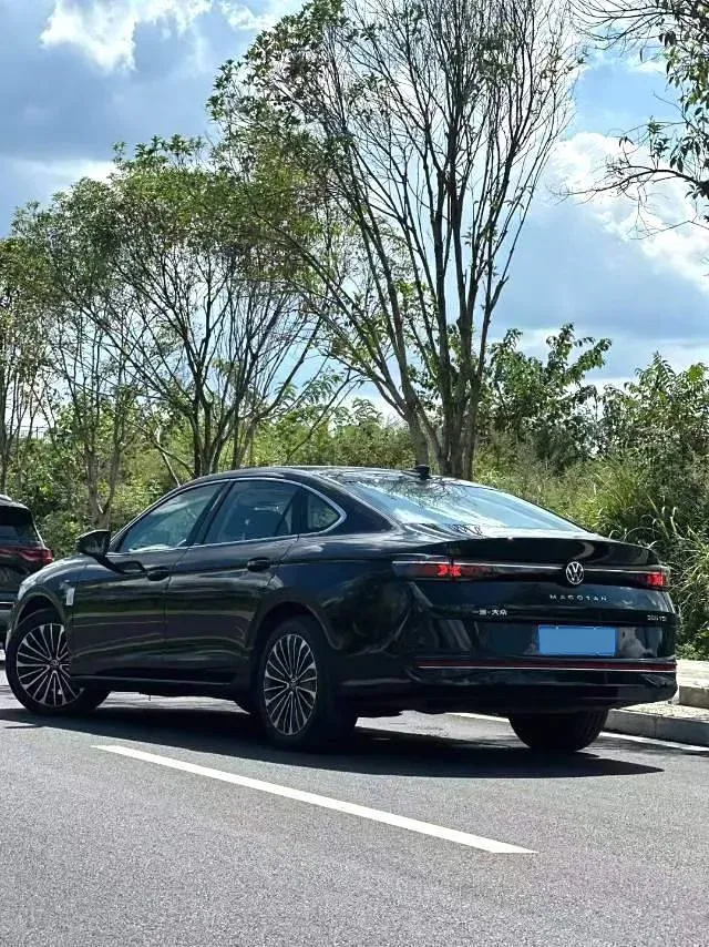 2024 Volkswagen Magotan 2.0T 220HP L4 7DCT,autocango,china used car exporter,china ev exporter,chinese used car exporter,chinese used ev exporter