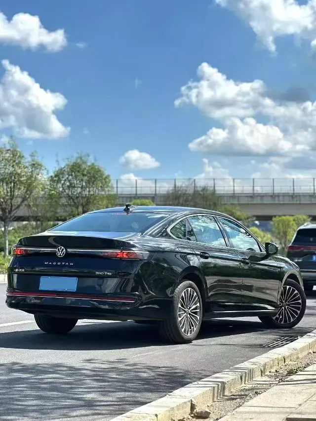 2024 Volkswagen Magotan 2.0T 220HP L4 7DCT,autocango,china used car exporter,china ev exporter,chinese used car exporter,chinese used ev exporter