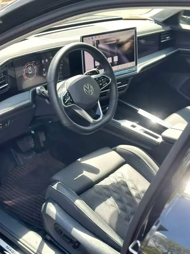 2024 Volkswagen Magotan 2.0T 220HP L4 7DCT,autocango,china used car exporter,china ev exporter,chinese used car exporter,chinese used ev exporter