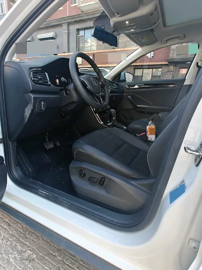 2022 Volkswagen T-Roc 1.4T 150HP L4 7DCT,autocango,china used car exporter,china ev exporter,chinese used car exporter,chinese used ev exporter