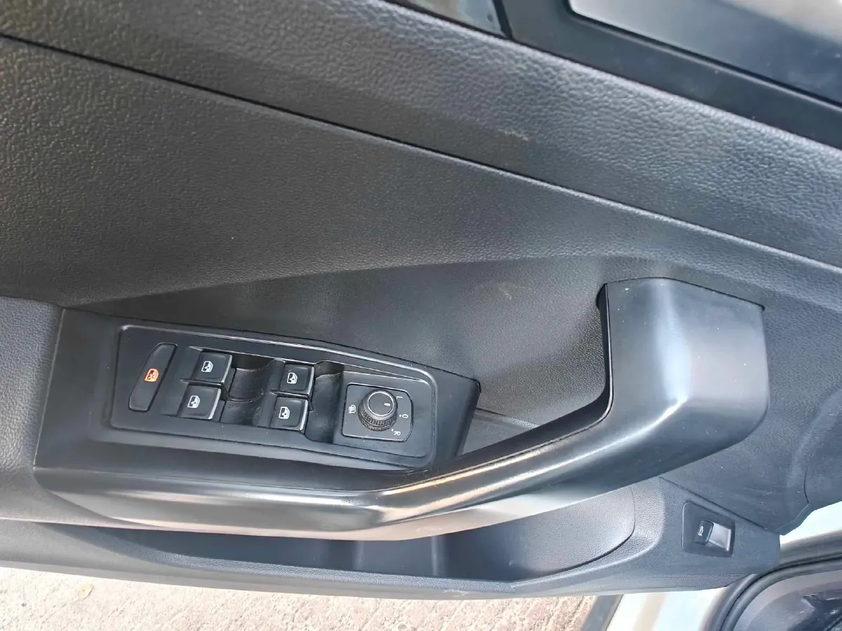 2022 Volkswagen T-Roc 1.4T 150HP L4 7DCT,autocango,china used car exporter,china ev exporter,chinese used car exporter,chinese used ev exporter