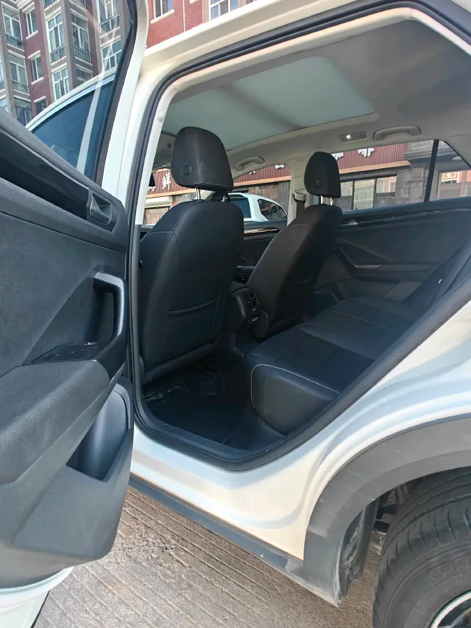 2022 Volkswagen T-Roc 1.4T 150HP L4 7DCT,autocango,china used car exporter,china ev exporter,chinese used car exporter,chinese used ev exporter