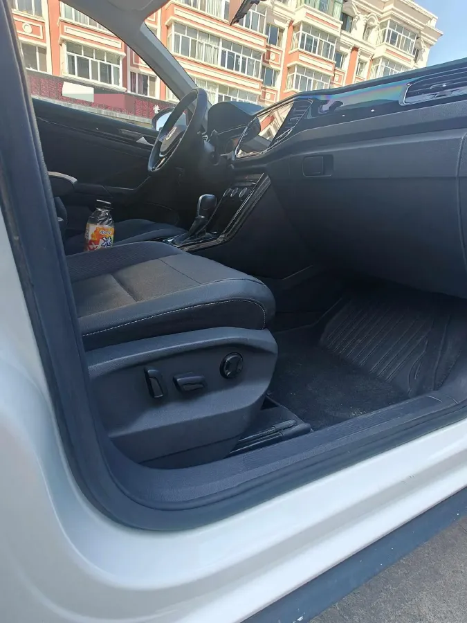 2022 Volkswagen T-Roc 1.4T 150HP L4 7DCT,autocango,china used car exporter,china ev exporter,chinese used car exporter,chinese used ev exporter