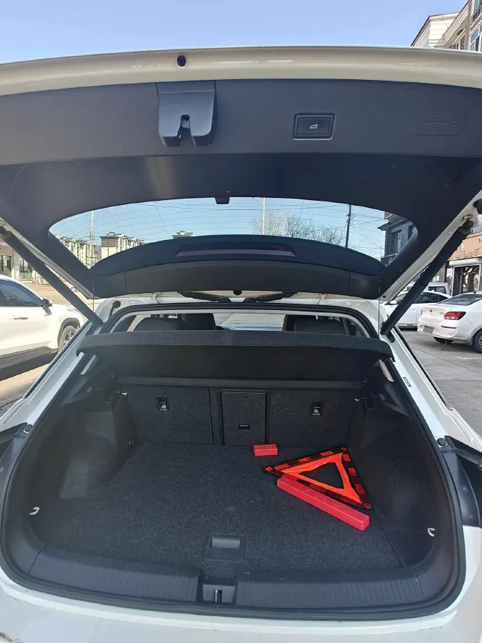 2022 Volkswagen T-Roc 1.4T 150HP L4 7DCT,autocango,china used car exporter,china ev exporter,chinese used car exporter,chinese used ev exporter