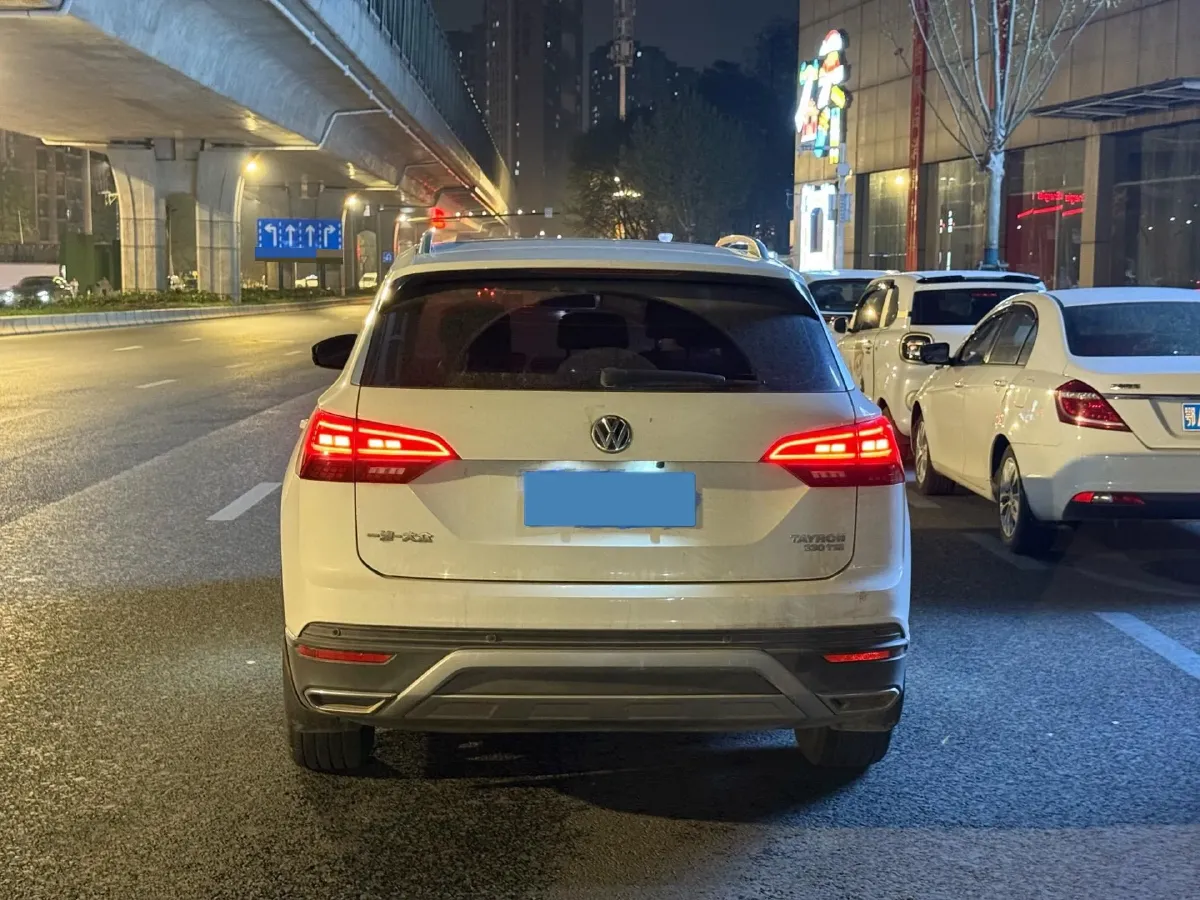 2019 Jeep Cherokee 2.0T 234HP L4 9AT,autocango,china used car exporter,china ev exporter,chinese used car exporter,chinese used ev exporter