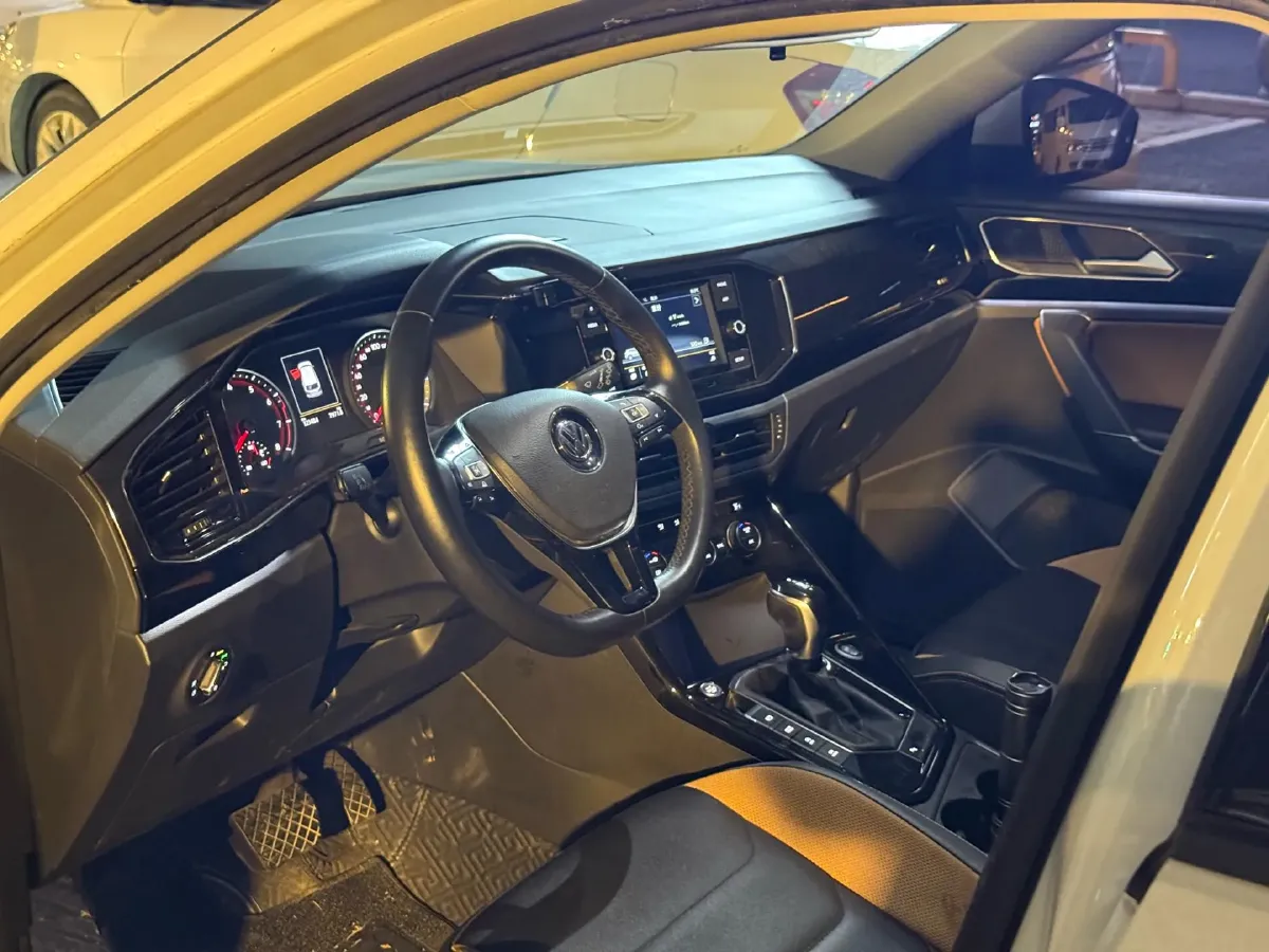 2019 Jeep Cherokee 2.0T 234HP L4 9AT,autocango,china used car exporter,china ev exporter,chinese used car exporter,chinese used ev exporter