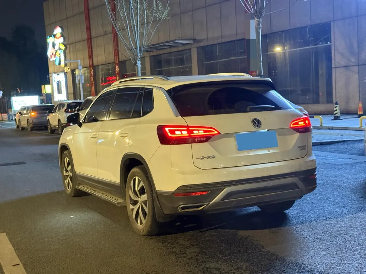 2019 Jeep Cherokee 2.0T 234HP L4 9AT,autocango,china used car exporter,china ev exporter,chinese used car exporter,chinese used ev exporter