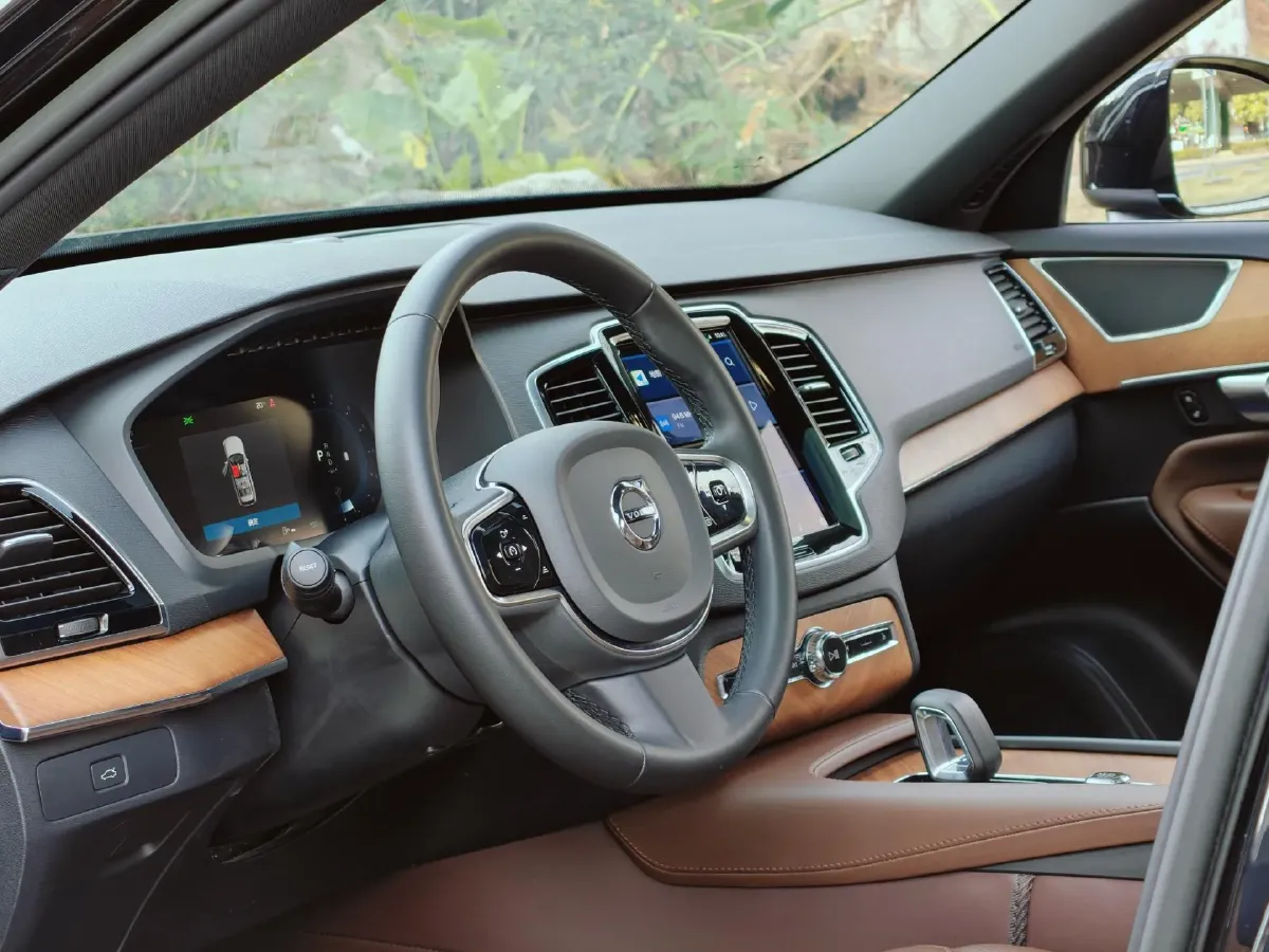 2023 Volvo XC90 2.0T 299HP L4 8AT,autocango,china used car exporter,china ev exporter,chinese used car exporter,chinese used ev exporter