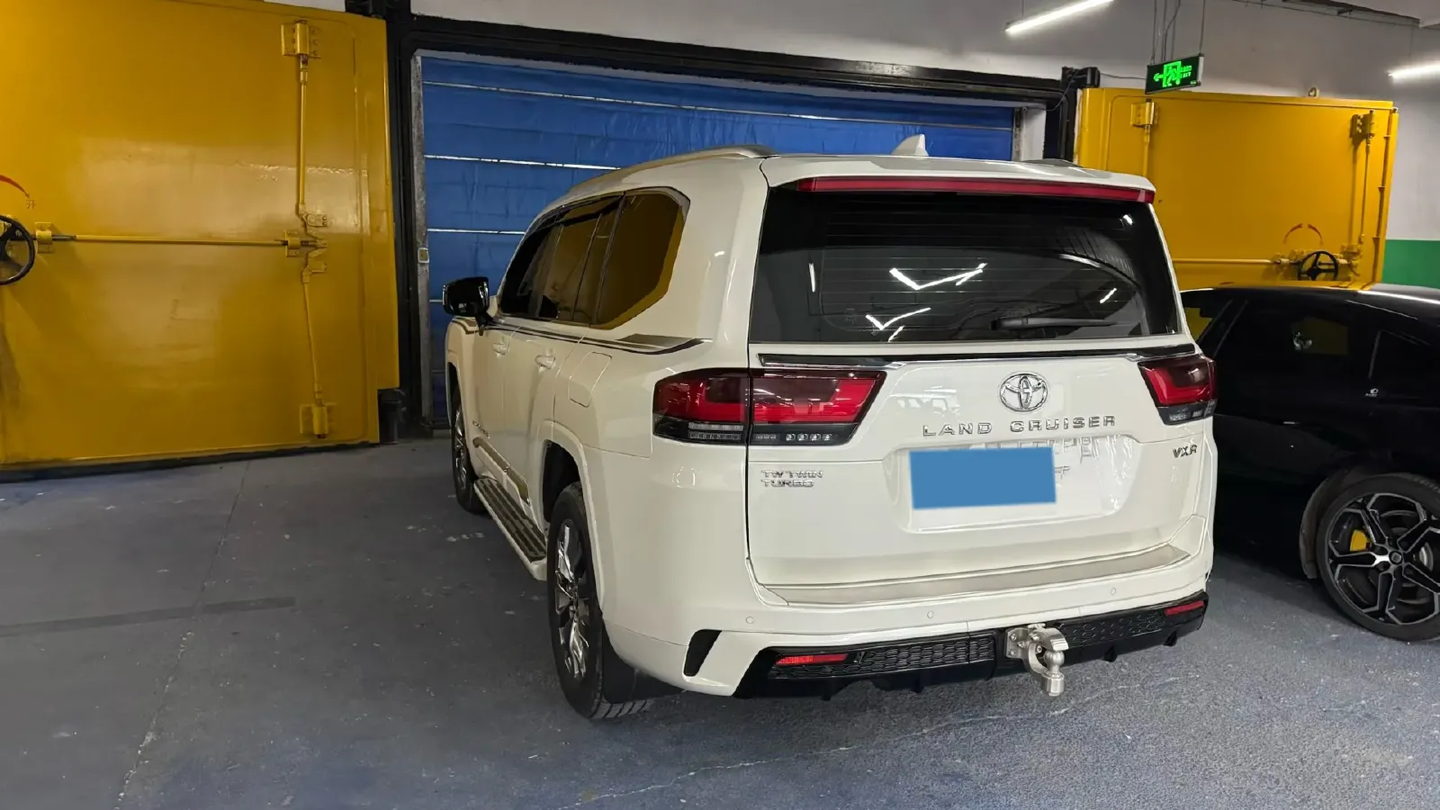 2022 Toyota Land Cruiser 3.4T 415HP V6 10AT,autocango,china used car exporter,china ev exporter,chinese used car exporter,chinese used ev exporter