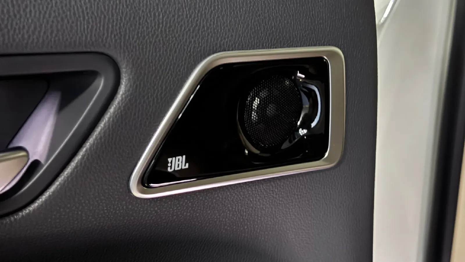 2022 Toyota Land Cruiser 3.4T 415HP V6 10AT,autocango,china used car exporter,china ev exporter,chinese used car exporter,chinese used ev exporter