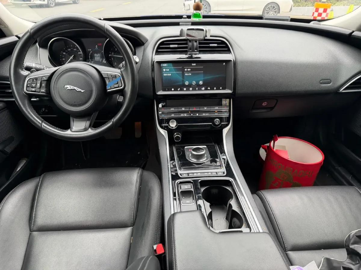 2019 HongQi H7 2.0T 204HP L4 6AT,autocango,china used car exporter,china ev exporter,chinese used car exporter,chinese used ev exporter