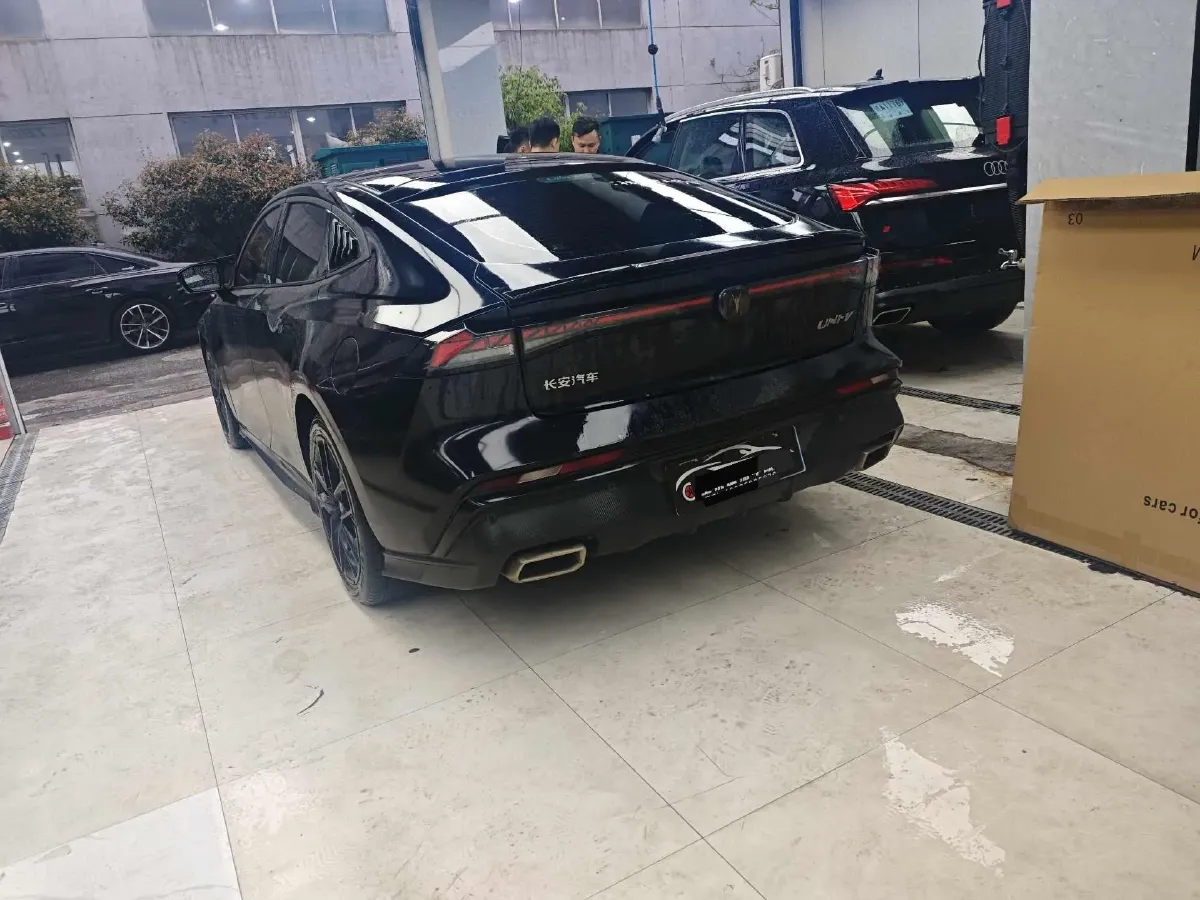 2024 ChangAn UNI-V 1.5T 188HP L4 7DCT,autocango,china used car exporter,china ev exporter,chinese used car exporter,chinese used ev exporter