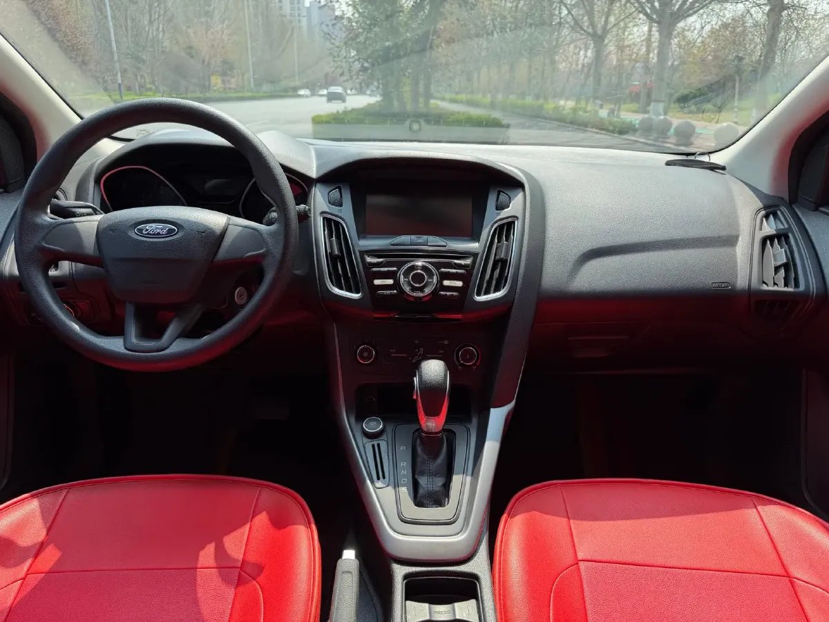 2018 Ford Focus 1.6L 125HP L4 6DCT,autocango,china used car exporter,china ev exporter,chinese used car exporter,chinese used ev exporter