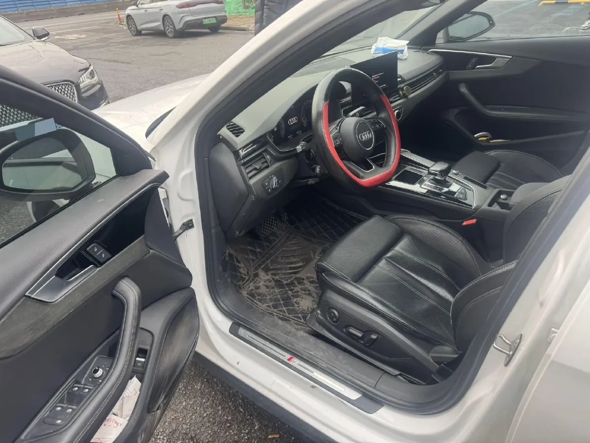 2023 Audi A4L 2.0T 190HP L4 7DCT,autocango,china used car exporter,china ev exporter,chinese used car exporter,chinese used ev exporter