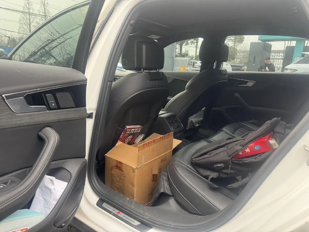 2023 Audi A4L 2.0T 190HP L4 7DCT,autocango,china used car exporter,china ev exporter,chinese used car exporter,chinese used ev exporter