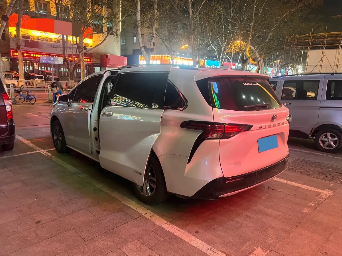 2024 Toyota Sienna 2.5L 189HP L4 E-CVT Hybrid,autocango,china used car exporter,china ev exporter,chinese used car exporter,chinese used ev exporter