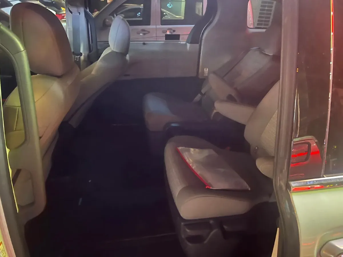 2024 Toyota Sienna 2.5L 189HP L4 E-CVT Hybrid,autocango,china used car exporter,china ev exporter,chinese used car exporter,chinese used ev exporter