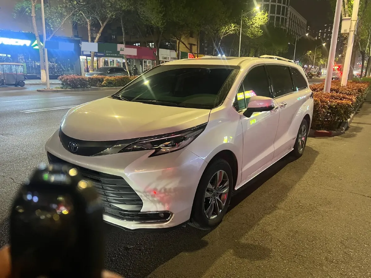 2024 Toyota Sienna 2.5L 189HP L4 E-CVT Hybrid,autocango,china used car exporter,china ev exporter,chinese used car exporter,chinese used ev exporter