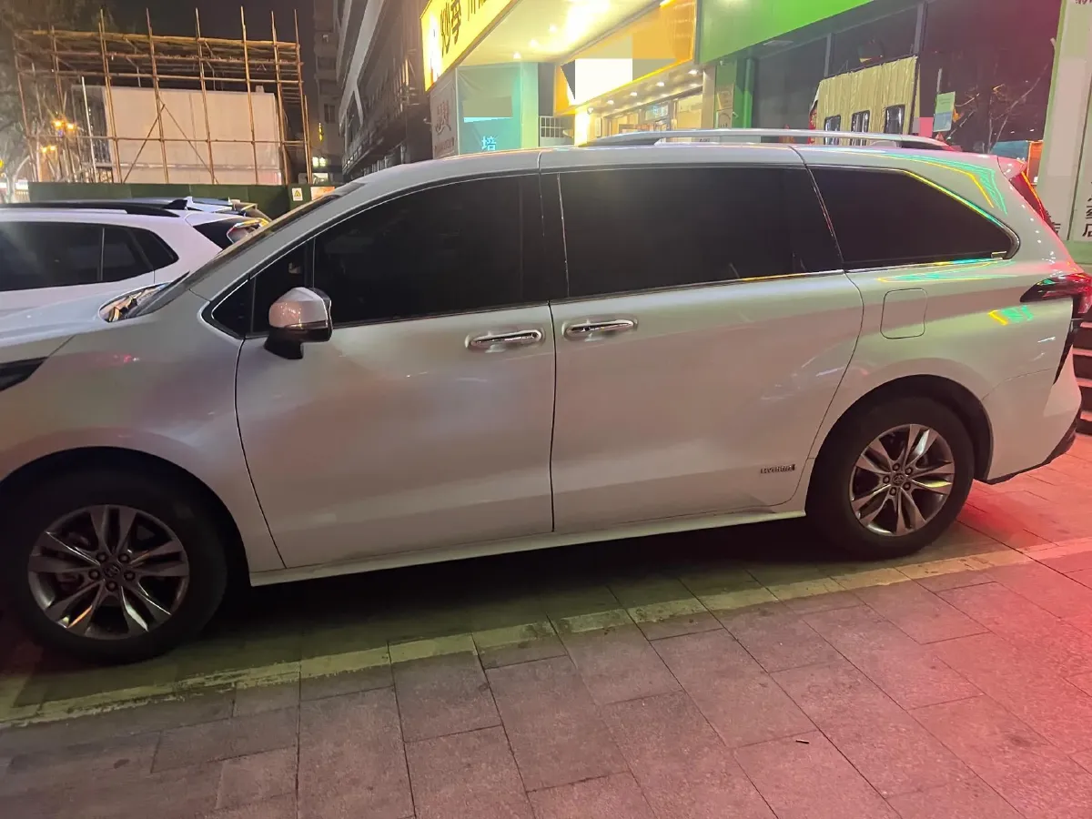 2024 Toyota Sienna 2.5L 189HP L4 E-CVT Hybrid,autocango,china used car exporter,china ev exporter,chinese used car exporter,chinese used ev exporter