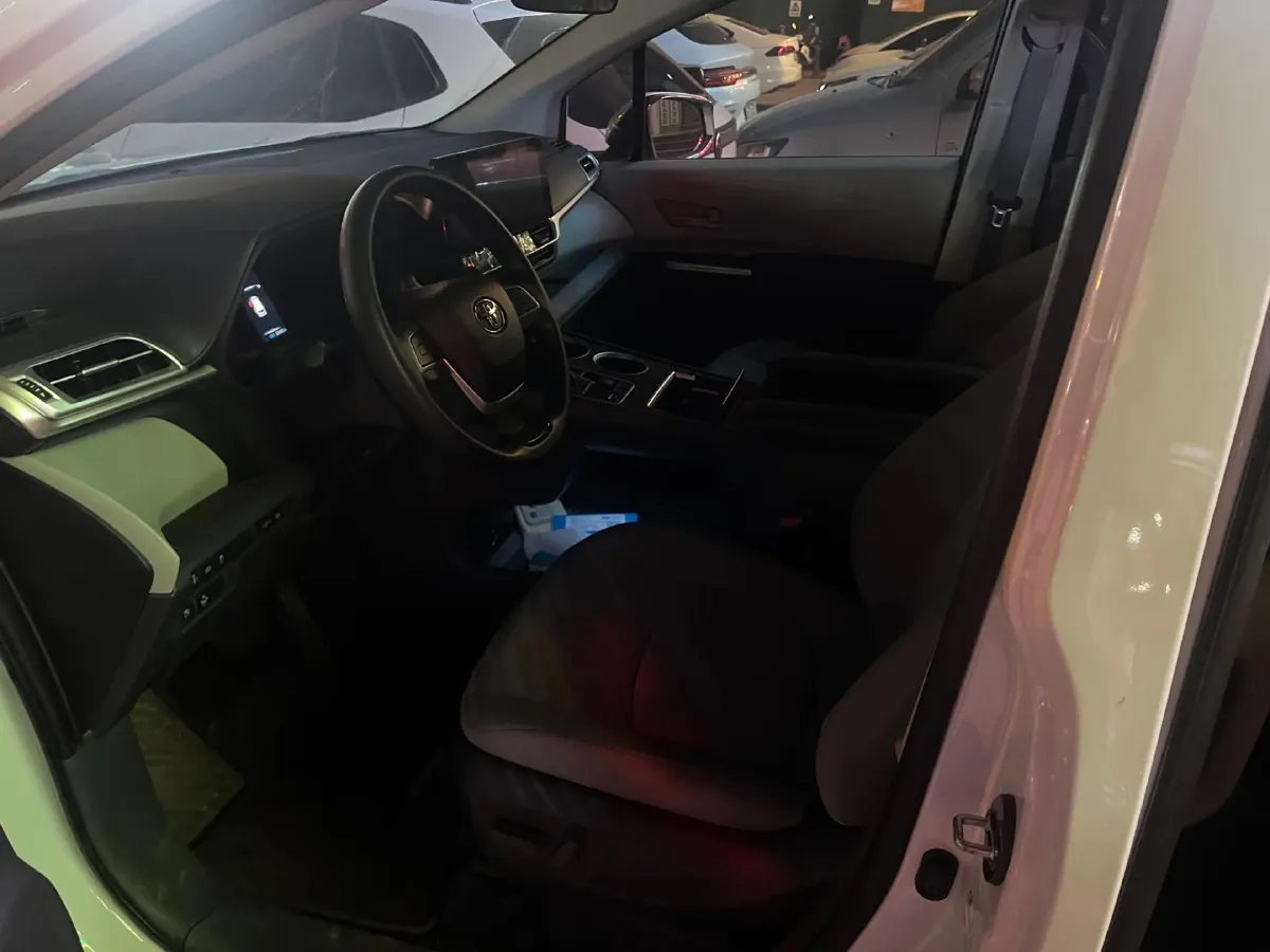 2024 Toyota Sienna 2.5L 189HP L4 E-CVT Hybrid,autocango,china used car exporter,china ev exporter,chinese used car exporter,chinese used ev exporter