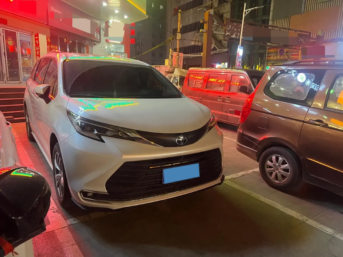2024 Toyota Sienna 2.5L 189HP L4 E-CVT Hybrid,autocango,china used car exporter,china ev exporter,chinese used car exporter,chinese used ev exporter
