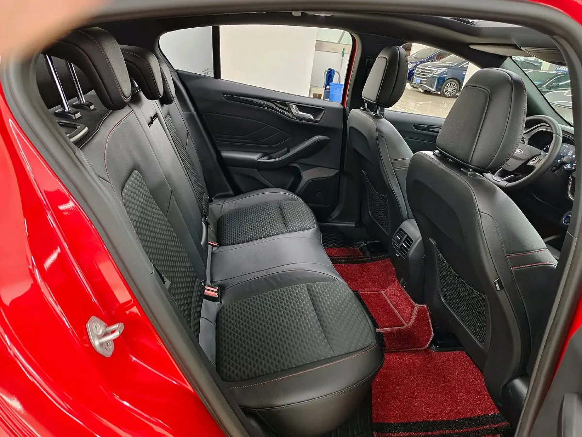 2020 Ford Focus 1.5T 174HP L3 8AT,autocango,china used car exporter,china ev exporter,chinese used car exporter,chinese used ev exporter