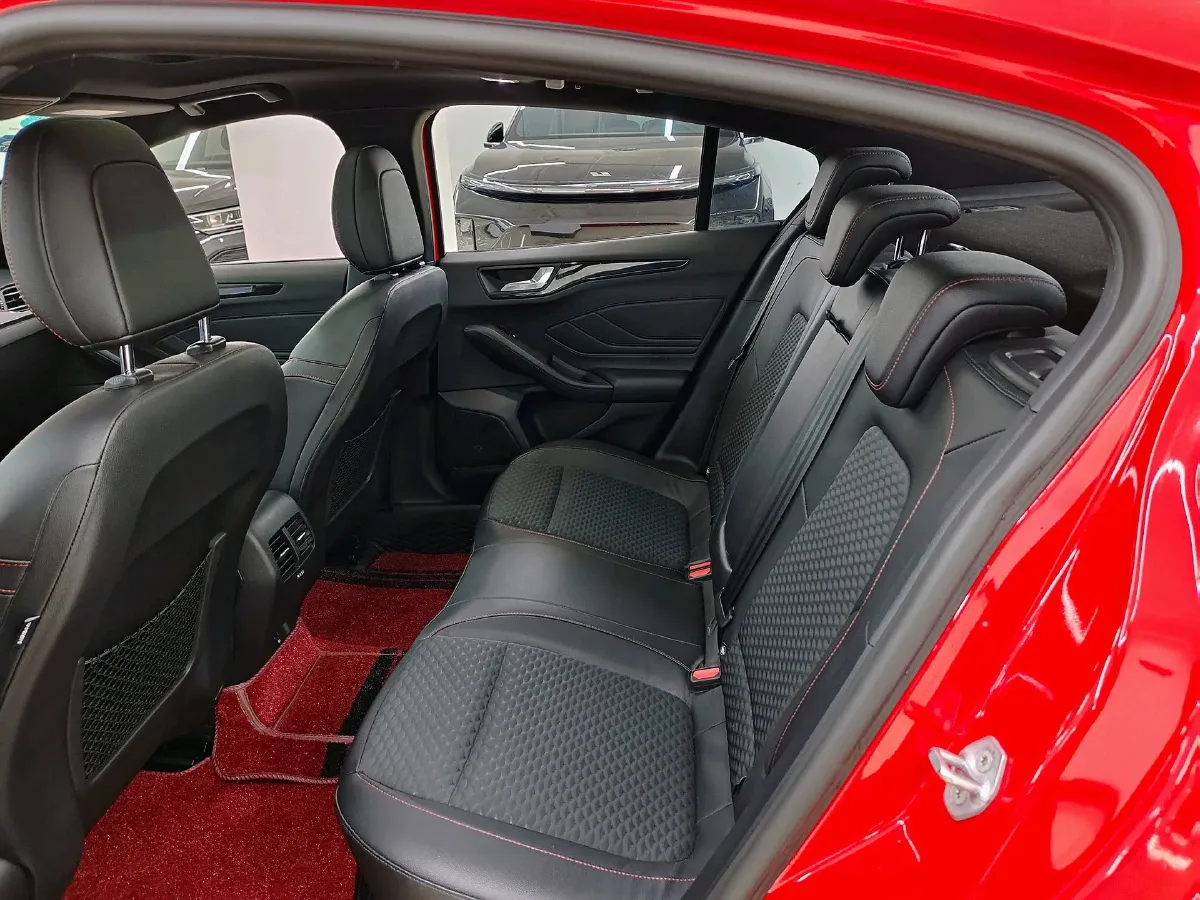 2020 Ford Focus 1.5T 174HP L3 8AT,autocango,china used car exporter,china ev exporter,chinese used car exporter,chinese used ev exporter