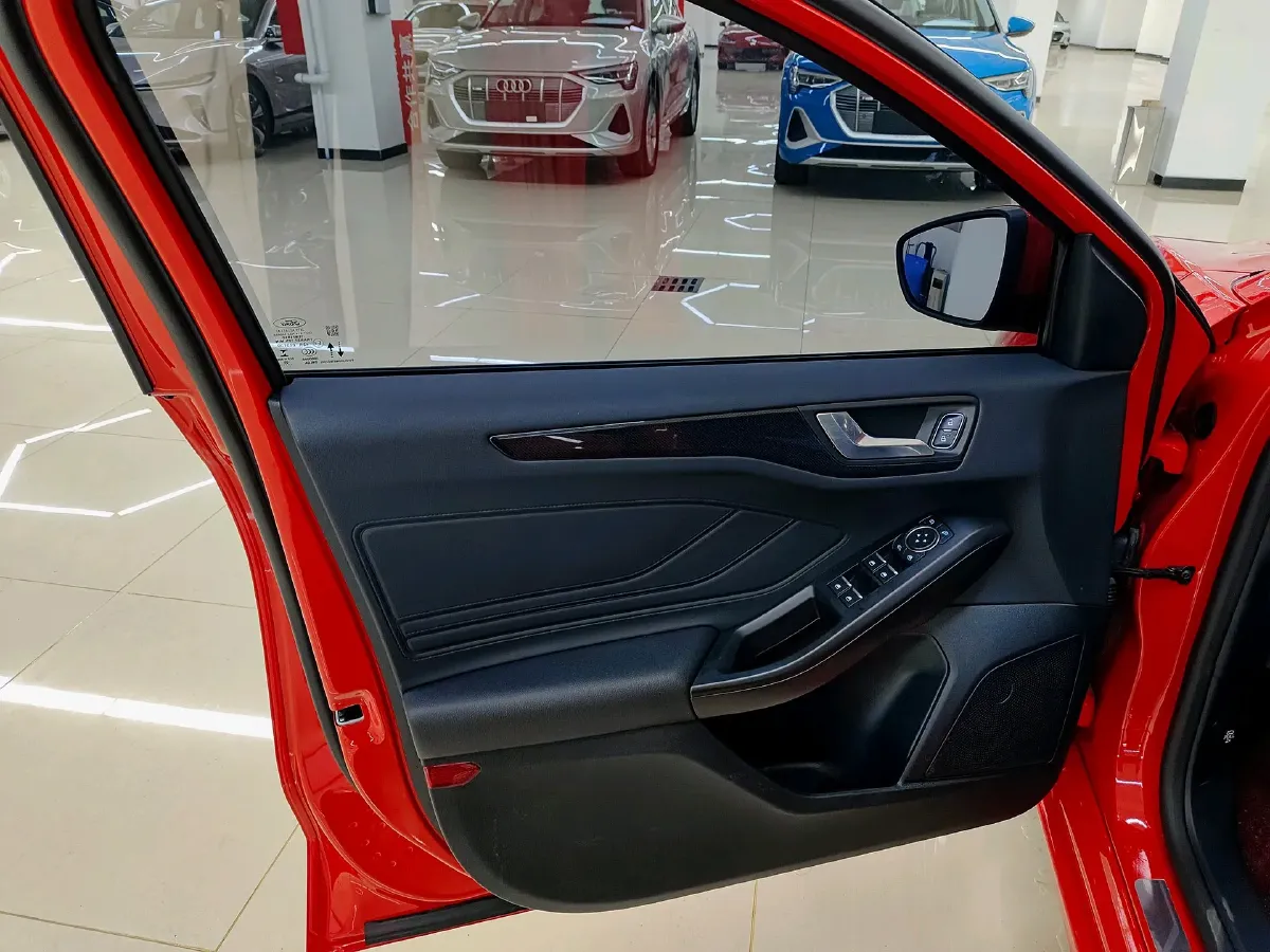 2020 Ford Focus 1.5T 174HP L3 8AT,autocango,china used car exporter,china ev exporter,chinese used car exporter,chinese used ev exporter