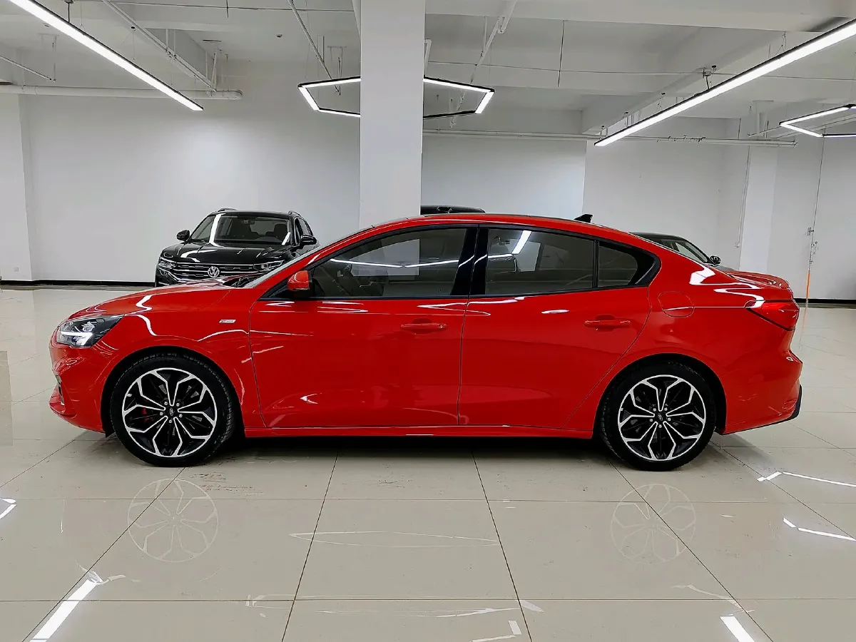 2020 Ford Focus 1.5T 174HP L3 8AT,autocango,china used car exporter,china ev exporter,chinese used car exporter,chinese used ev exporter