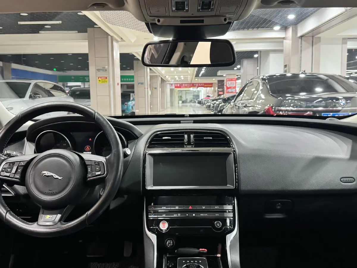 2018 Jaguar XEL 2.0T 200HP L4 8AT,autocango,china used car exporter,china ev exporter,chinese used car exporter,chinese used ev exporter