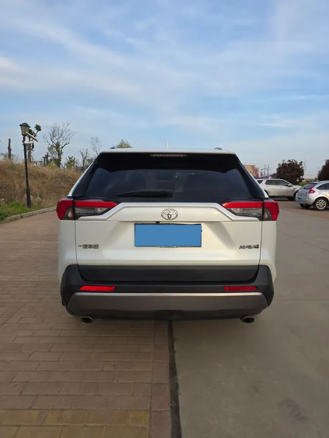 2021 Toyota RAV4 2.0L 171HP L4 CVT,autocango,china used car exporter,china ev exporter,chinese used car exporter,chinese used ev exporter