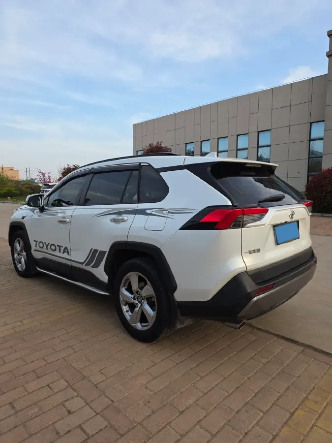 2021 Toyota RAV4 2.0L 171HP L4 CVT,autocango,china used car exporter,china ev exporter,chinese used car exporter,chinese used ev exporter