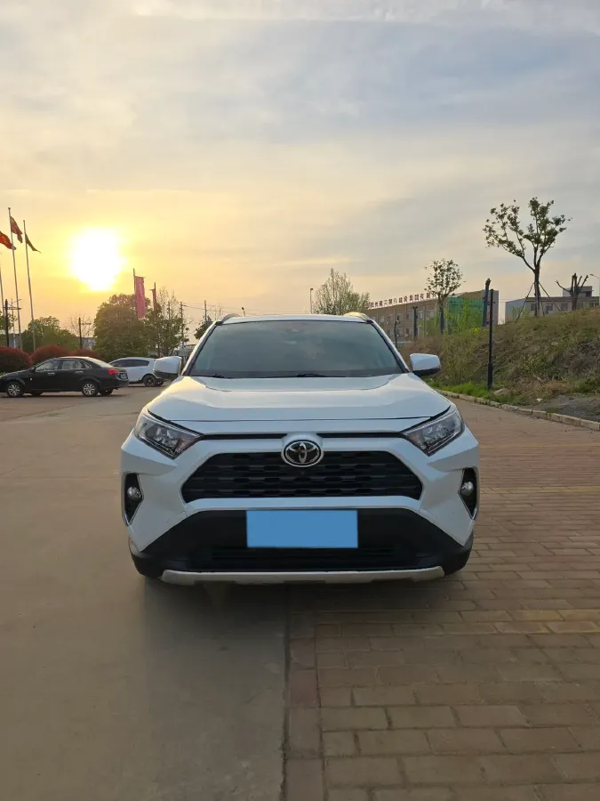2021 Toyota RAV4 2.0L 171HP L4 CVT,autocango,china used car exporter,china ev exporter,chinese used car exporter,chinese used ev exporter