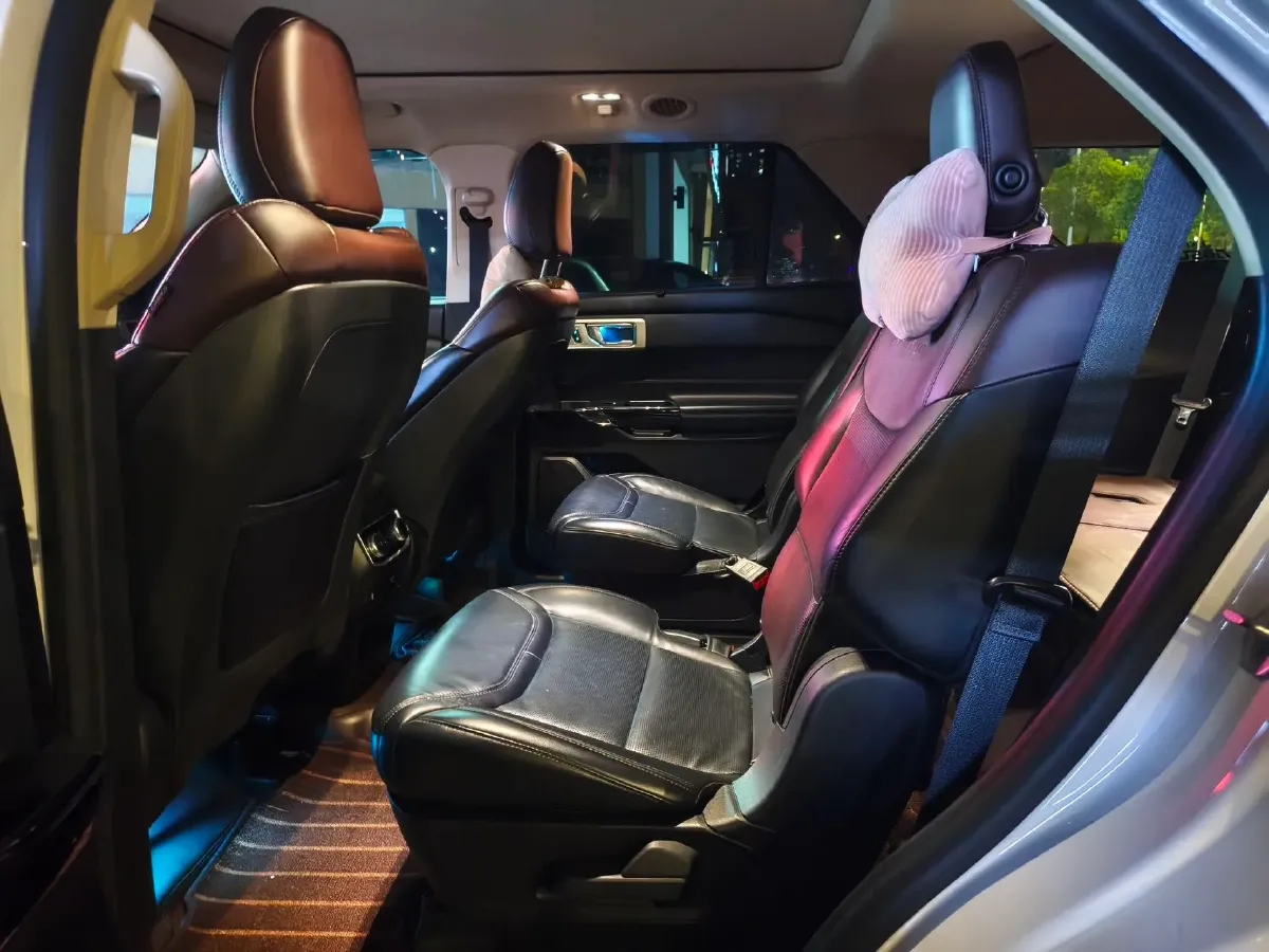 2020 Ford Explorer 2.3T 276HP L4 10AT,autocango,china used car exporter,china ev exporter,chinese used car exporter,chinese used ev exporter