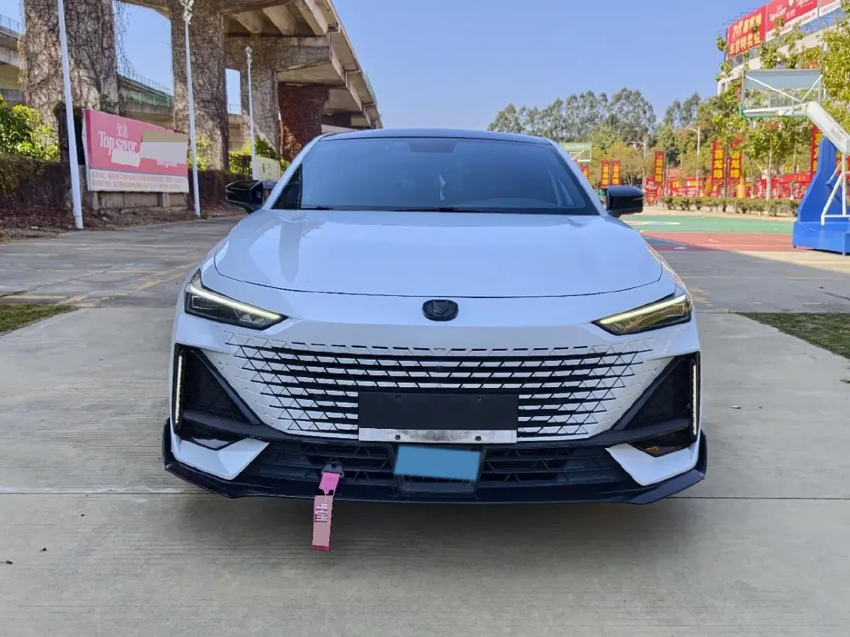 2022 ChangAn UNI-V 1.5T 188HP L4 7DCT,autocango,china used car exporter,china ev exporter,chinese used car exporter,chinese used ev exporter