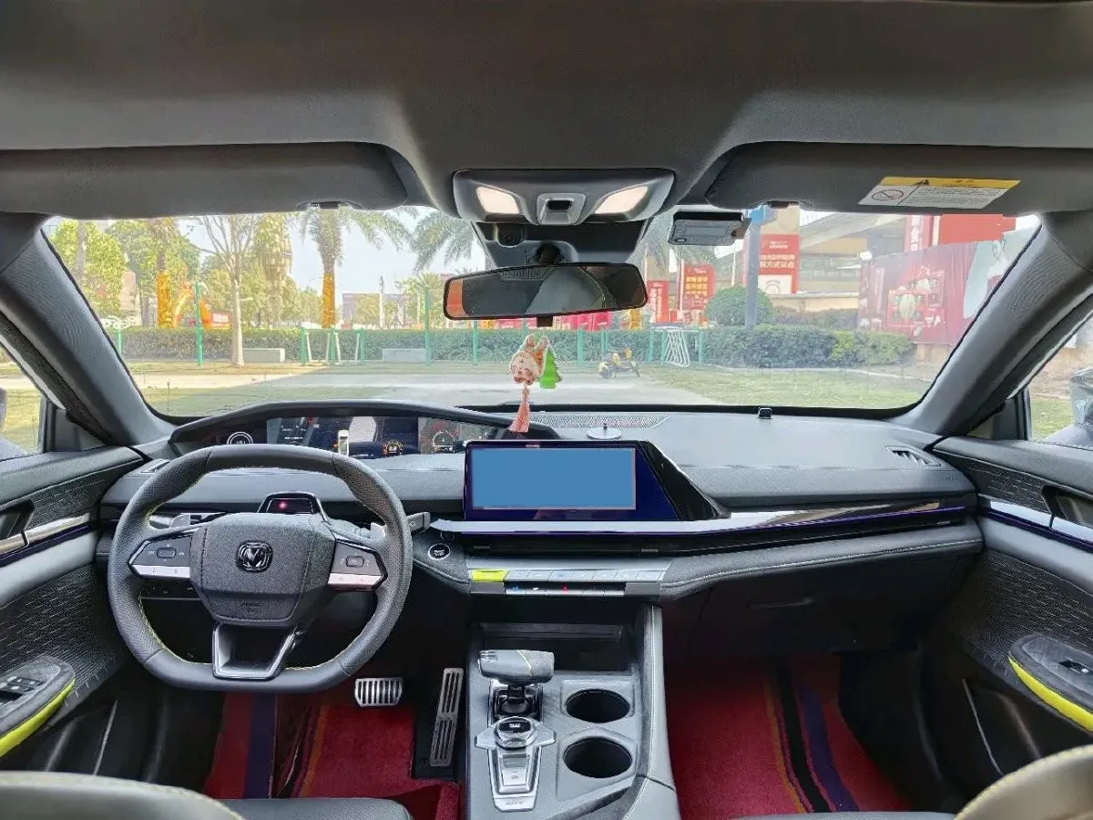 2022 ChangAn UNI-V 1.5T 188HP L4 7DCT,autocango,china used car exporter,china ev exporter,chinese used car exporter,chinese used ev exporter