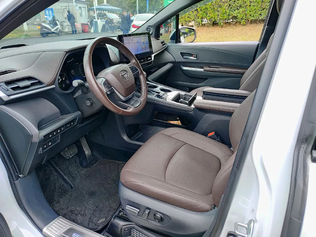 2023 Toyota Sienna 2.5L 189HP L4 E-CVT Hybrid,autocango,china used car exporter,china ev exporter,chinese used car exporter,chinese used ev exporter