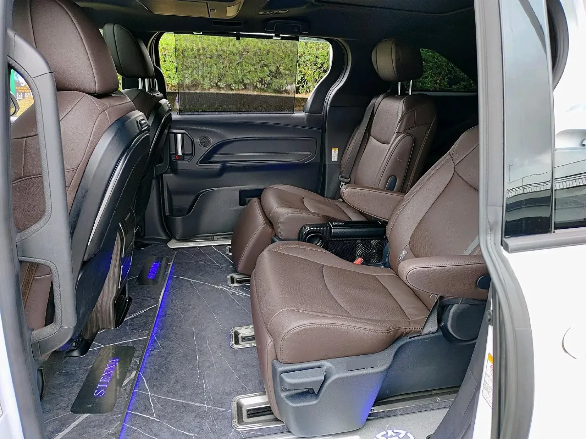 2023 Toyota Sienna 2.5L 189HP L4 E-CVT Hybrid,autocango,china used car exporter,china ev exporter,chinese used car exporter,chinese used ev exporter
