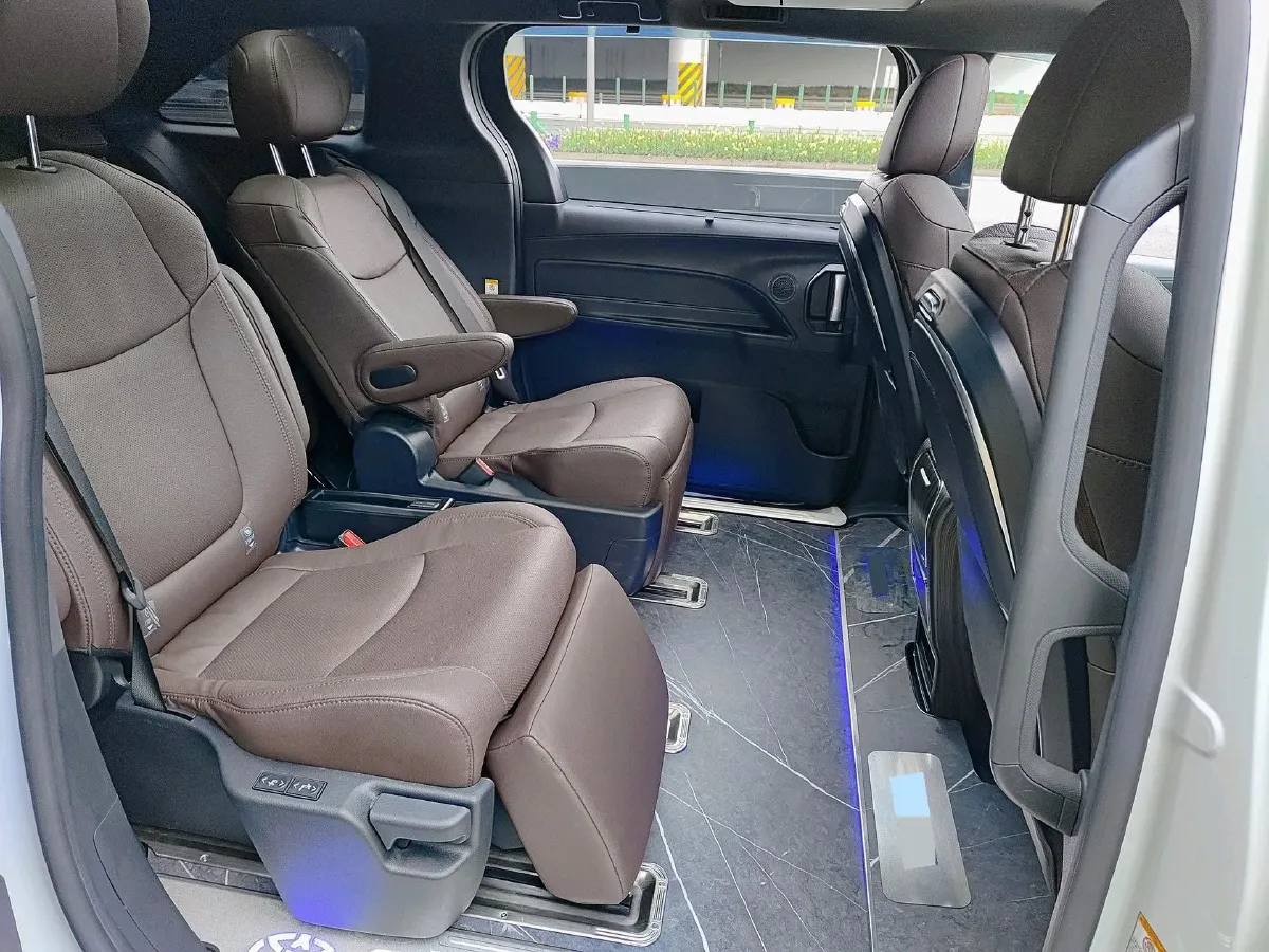 2023 Toyota Sienna 2.5L 189HP L4 E-CVT Hybrid,autocango,china used car exporter,china ev exporter,chinese used car exporter,chinese used ev exporter