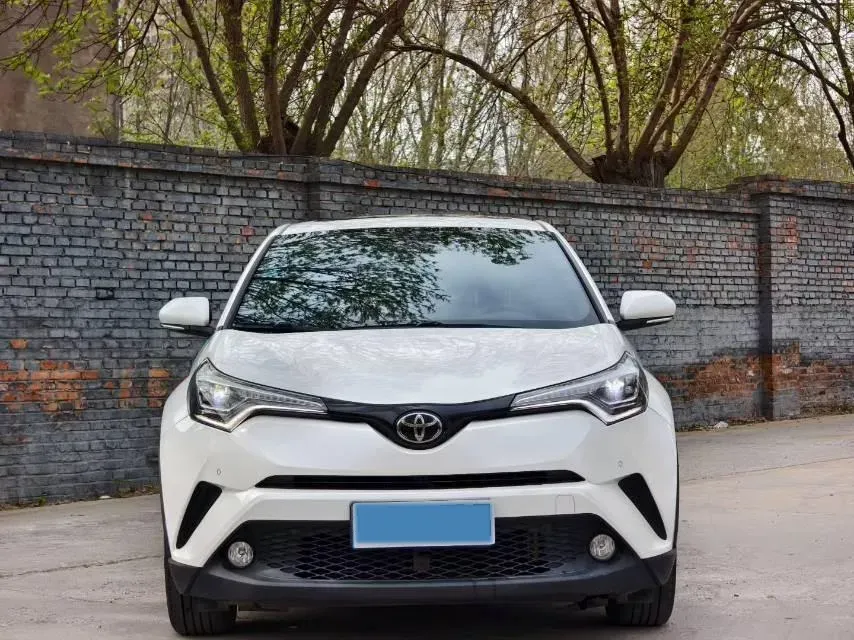 2018 Toyota C-HR 2.0L 171HP L4 CVT,autocango,china used car exporter,china ev exporter,chinese used car exporter,chinese used ev exporter