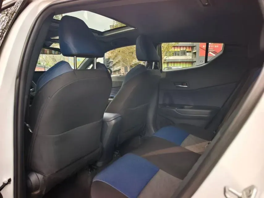 2018 Toyota C-HR 2.0L 171HP L4 CVT,autocango,china used car exporter,china ev exporter,chinese used car exporter,chinese used ev exporter