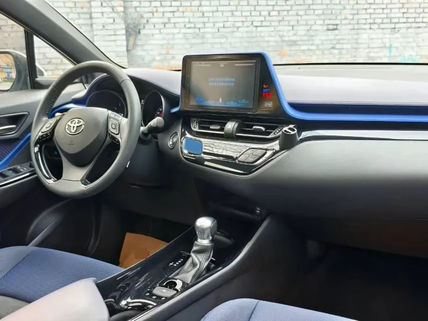 2018 Toyota C-HR 2.0L 171HP L4 CVT,autocango,china used car exporter,china ev exporter,chinese used car exporter,chinese used ev exporter