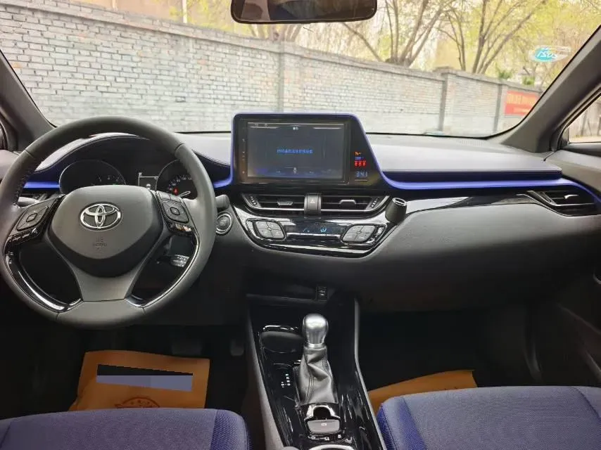 2018 Toyota C-HR 2.0L 171HP L4 CVT,autocango,china used car exporter,china ev exporter,chinese used car exporter,chinese used ev exporter