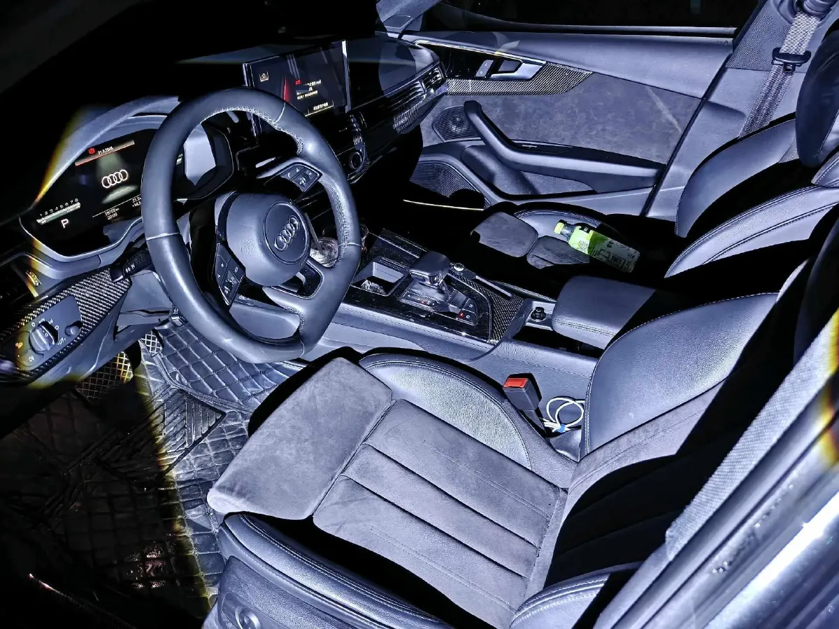 2022 Audi A4L 2.0T 252HP L4 7DCT,autocango,china used car exporter,china ev exporter,chinese used car exporter,chinese used ev exporter