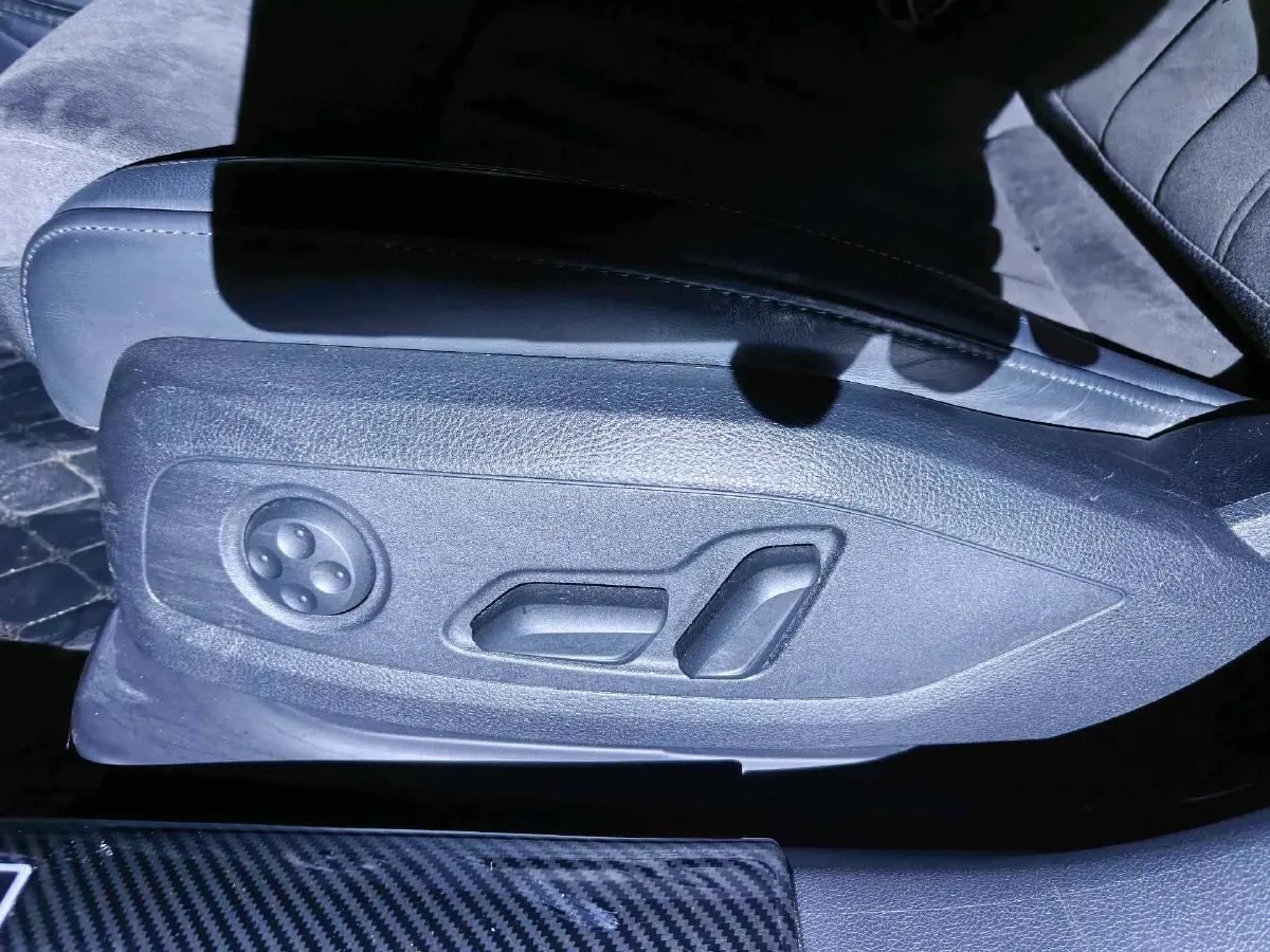 2022 Audi A4L 2.0T 252HP L4 7DCT,autocango,china used car exporter,china ev exporter,chinese used car exporter,chinese used ev exporter