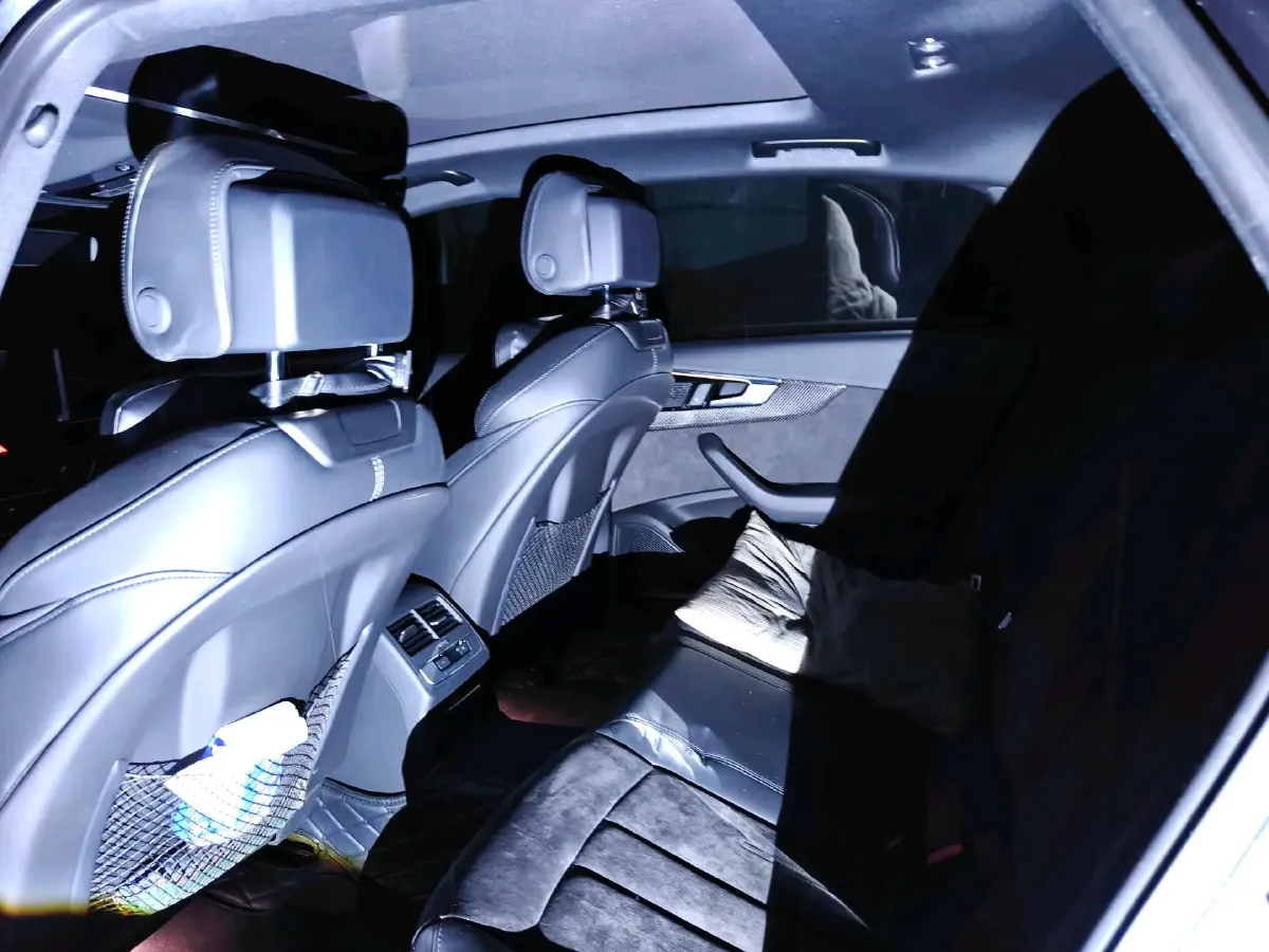 2022 Audi A4L 2.0T 252HP L4 7DCT,autocango,china used car exporter,china ev exporter,chinese used car exporter,chinese used ev exporter